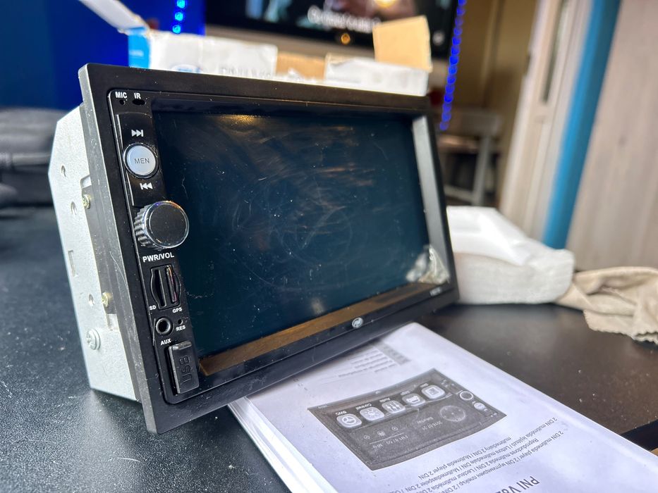 Casetofon auto cu navigatie