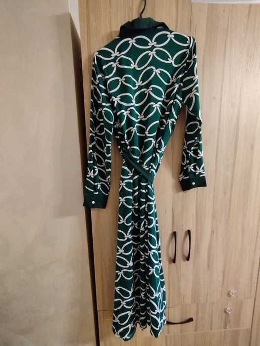 Дълга зелена рокля