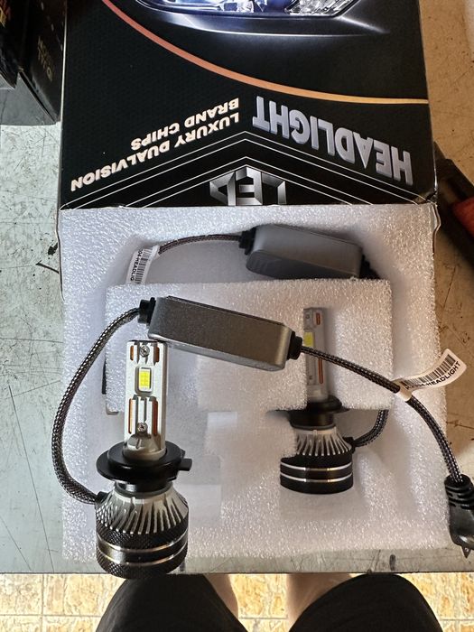 Becuri Leduri H7 60.000 Lumeni 180 wati cip led 5570 CSP
