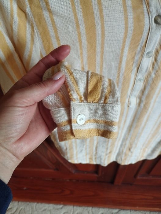Bluză de culoare bej cu dungi verticale de culoare galbenă, mărimea 36