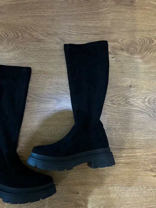 Черни ботуши чорап