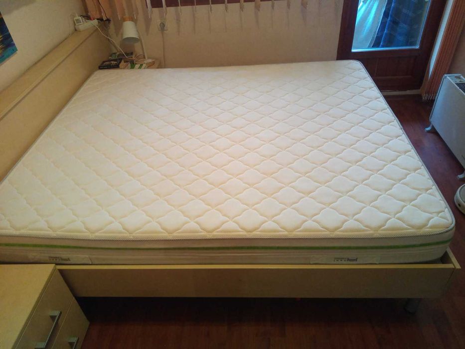 Продавам матрак  Сирена мемори 160/190 Nani