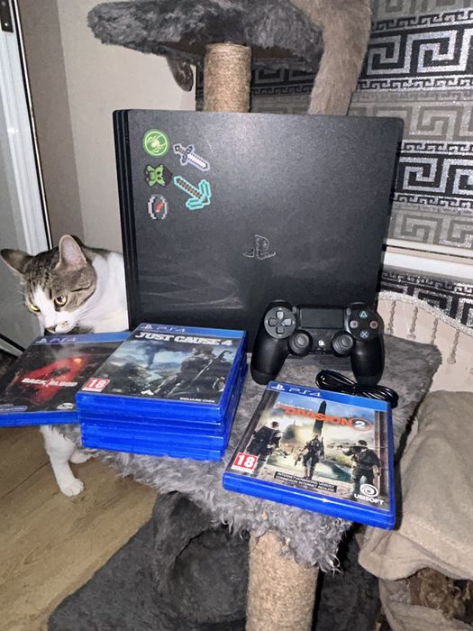 Playstation 4 pro/Плейстейшън 4 pro/Ps4 pro с нов джойстик и шест игри