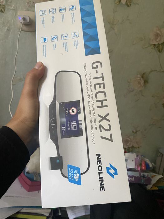 Зеркало заднего вида с двухканальным видеорегистратором и GPS базой по