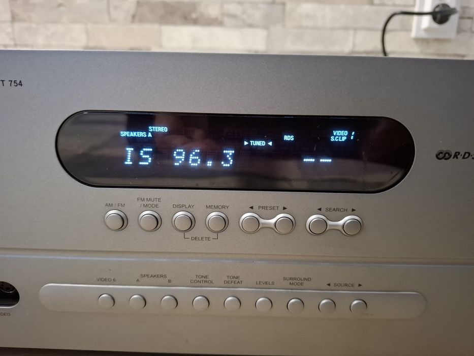 Amplituner  NAD  T 754