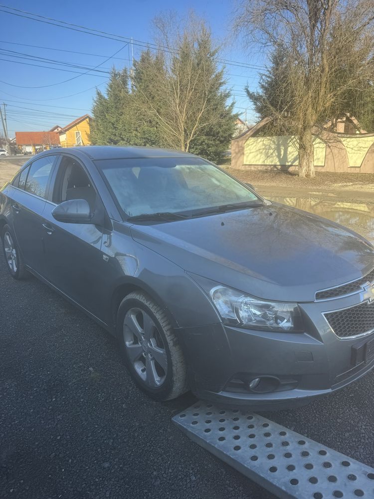 Dezmembrez chevrolet cruze