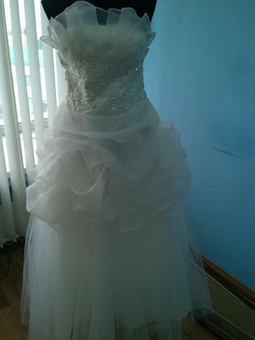 Новое свадебное платье р42