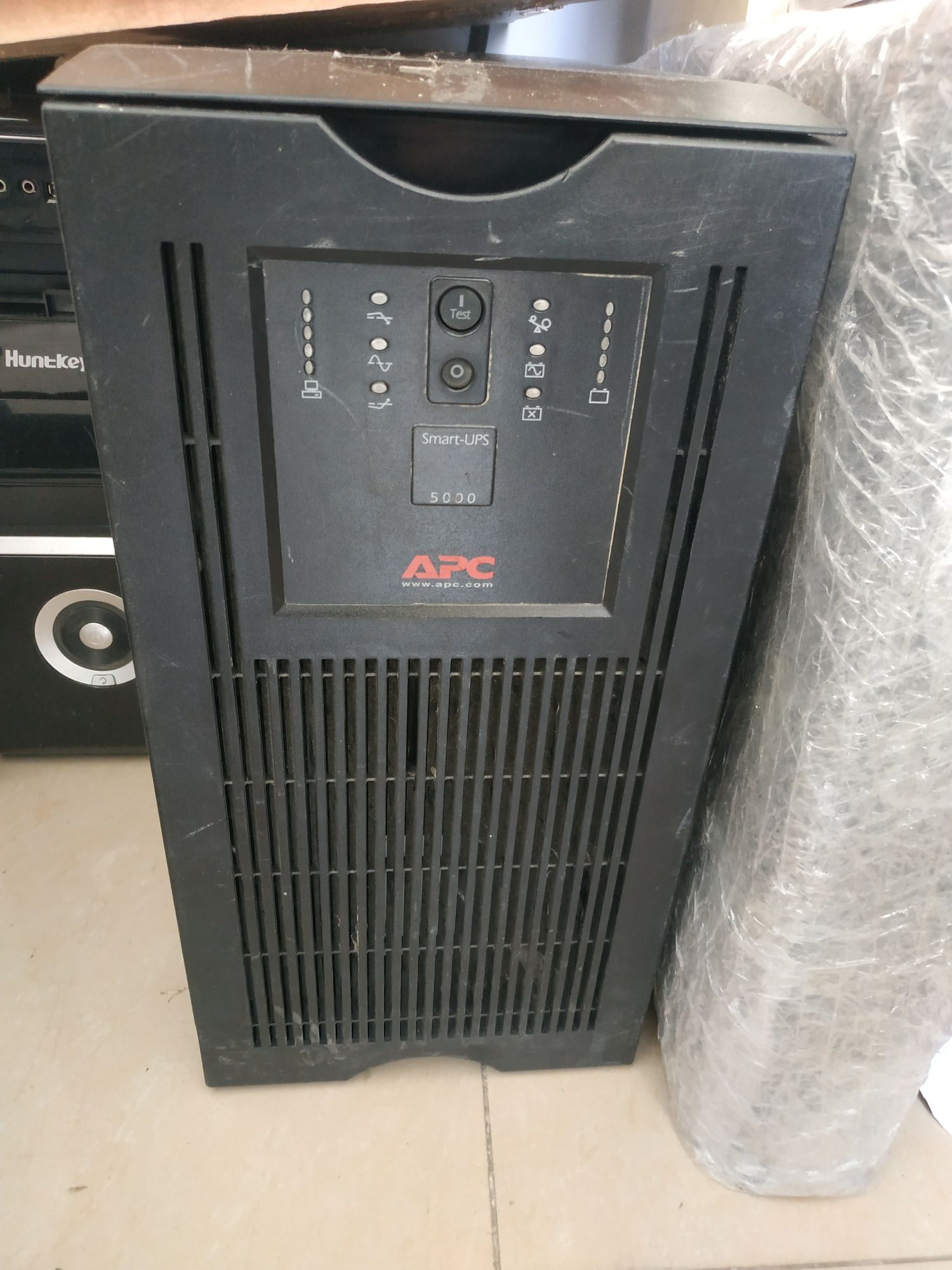 Ибп Бесперебойник АРС smart UPS модель  SUA5000RMI5U.