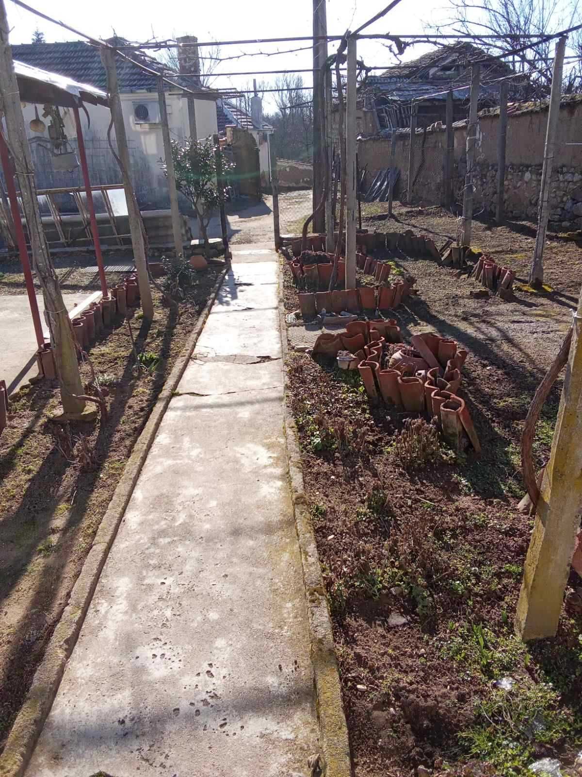 Продава се: Къща /тухла/ с РЗП 120 кв.м, двор 915 кв.м, в с.Зелениково