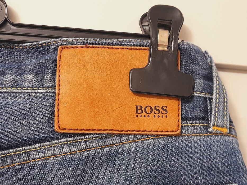 Blugi Hugo Boss pentru bărbați