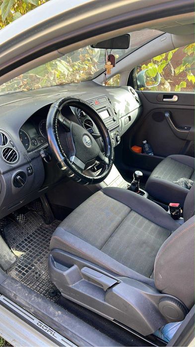 Vand Golf 5 plus din 2007 lovit partea stanga