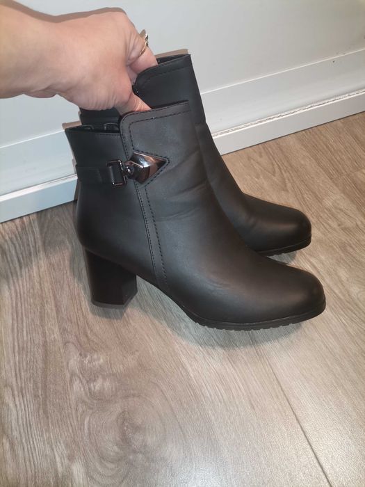 Дамски черни боти