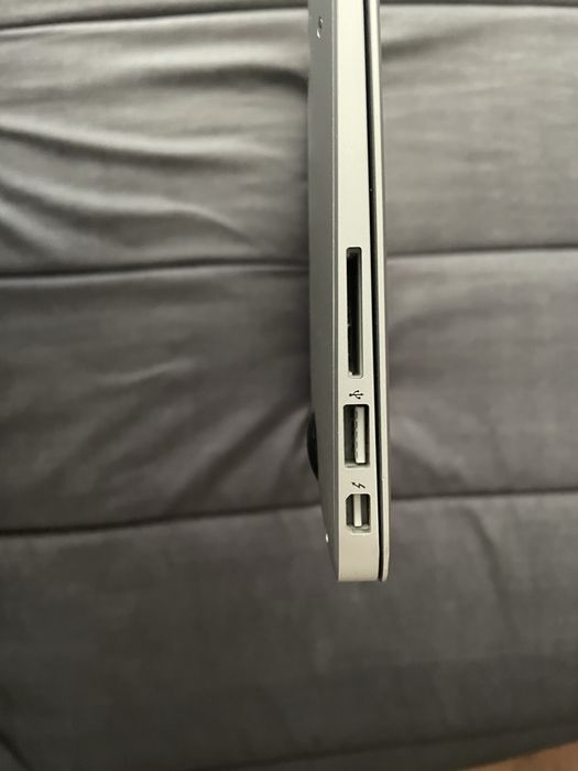 MacBook Air 13” Early 2015 – Перфектно състояние!