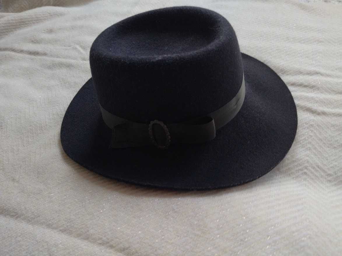 Дамска филцова шапка