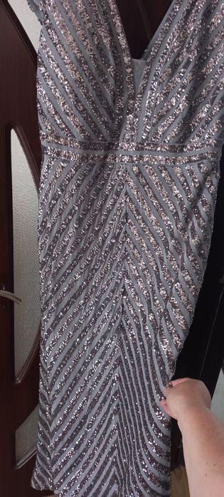 Vând rochite elegante masura 48