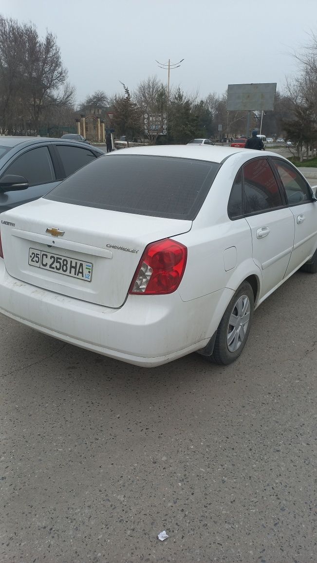 Lasetti 1.8 xolati yaxshi