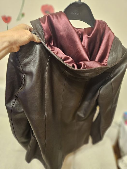 Haină din piele cu glugă