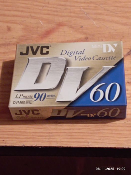 Продам обмен мини видео кассету JVC