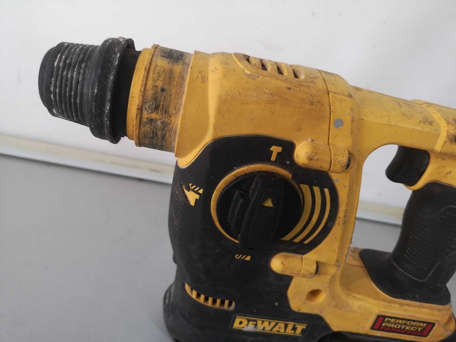Перфоратор - Dewalt DCH253
