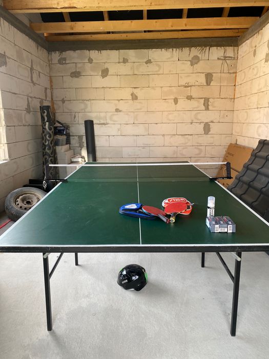 Masa de tenis, palete și mingi
