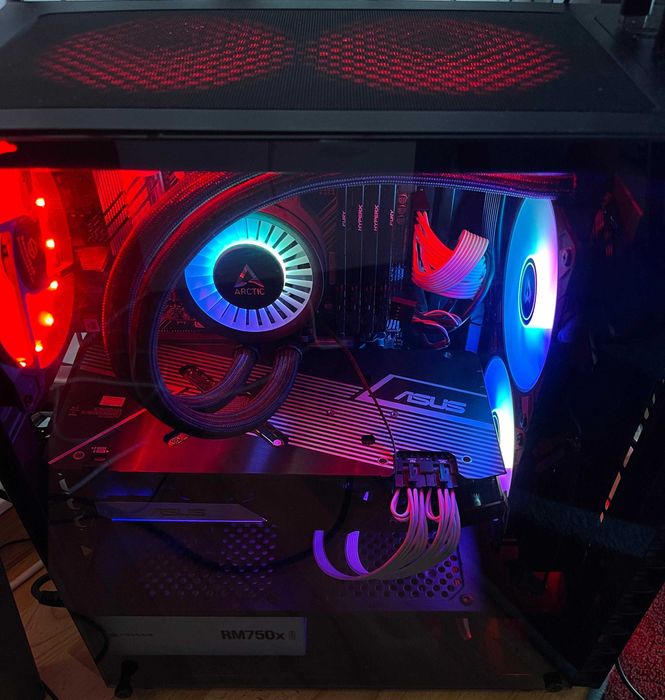 PC Gaming–Ryzen 7 5700X3D,RX 6750 XT,32GB RAM, 1TB SSD, Răcire Lichidă