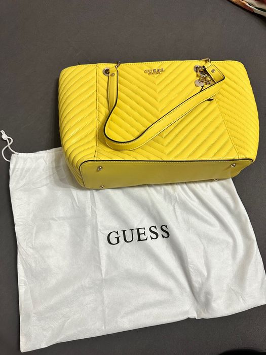 Дамска чанта guess