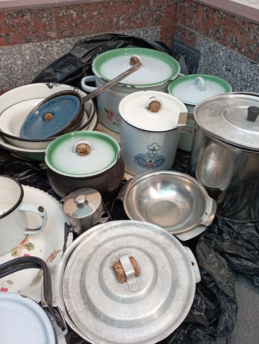 Кастрюли,чашки, чайники