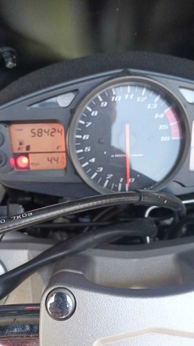 Suzuki GSR600 2011