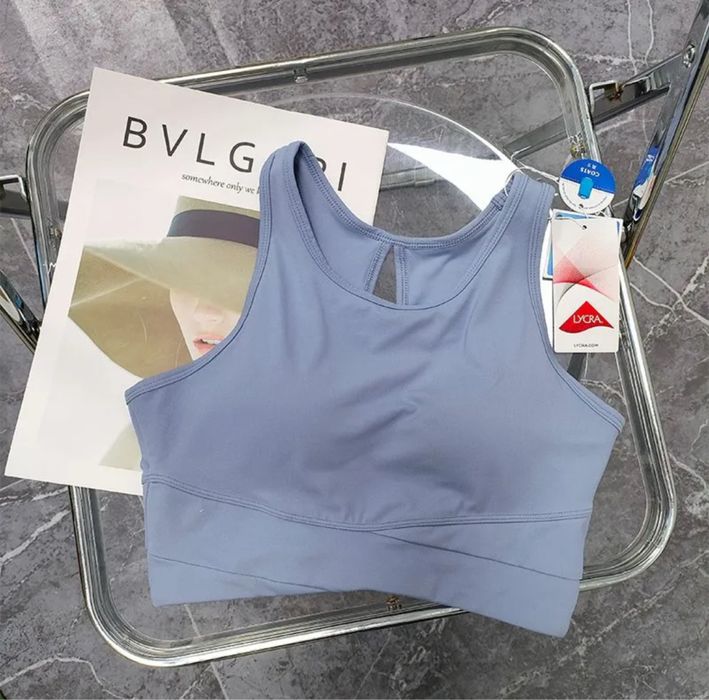 Спортивный топ  с чашками