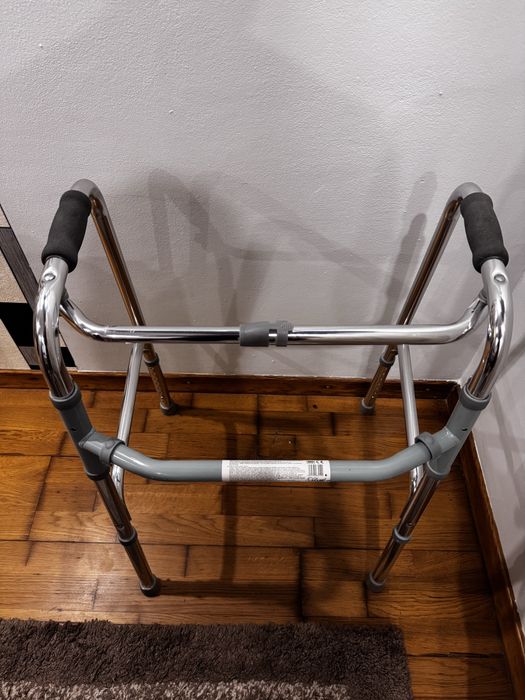 Cadru de mers pliabil