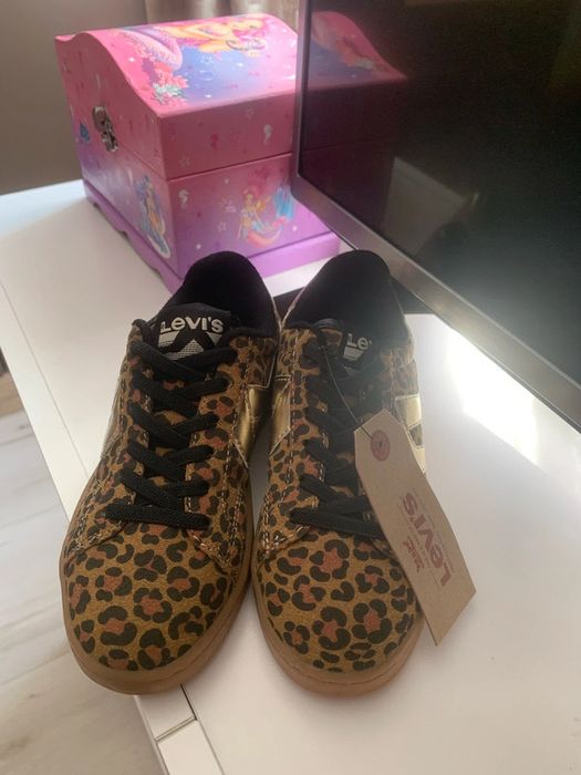 Adidasi levi’s animal print