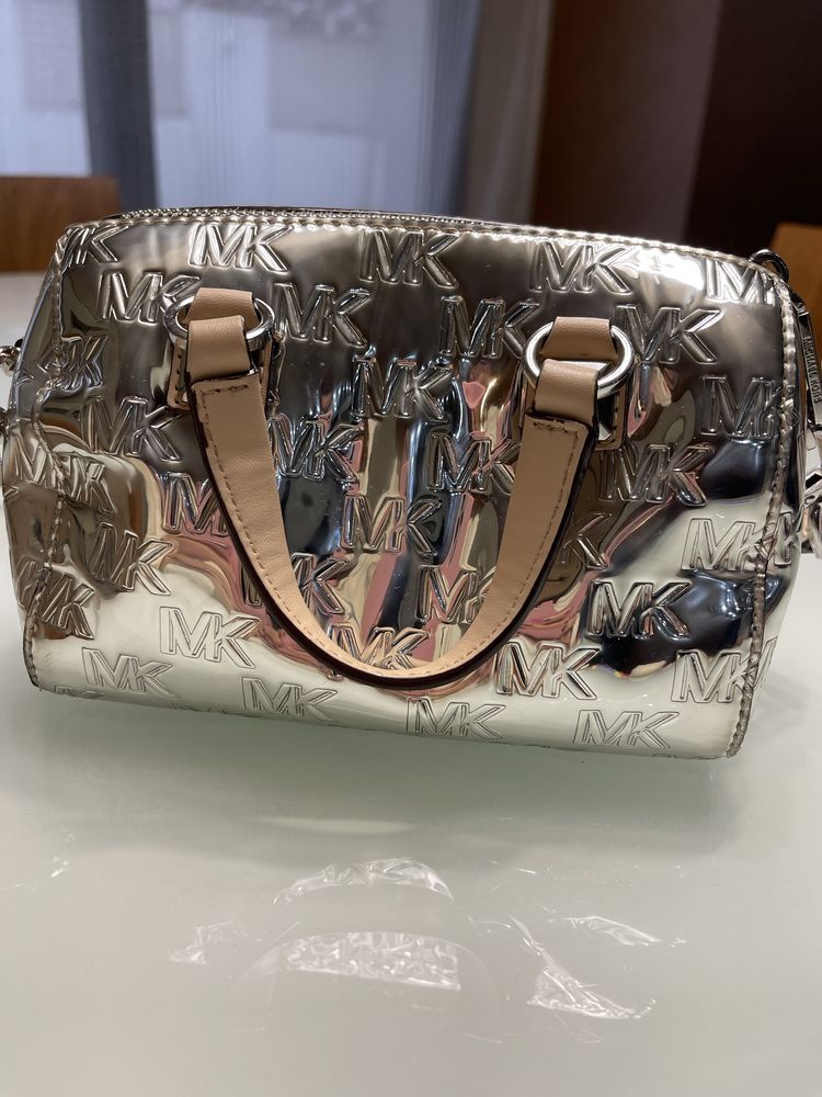 Сребриста чанта Michael Kors