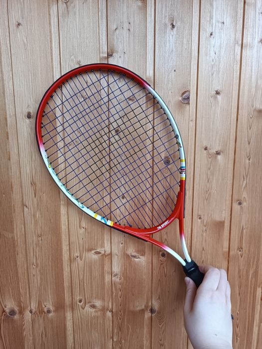 Теннисная ракетка новая + мячи