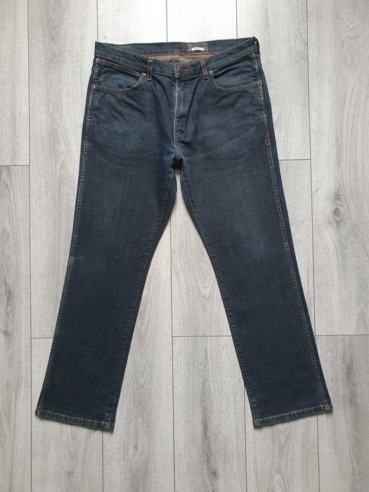 Blugi WRANGLER "Arizona" - Marime W36 L30 (Talie 93 cm)