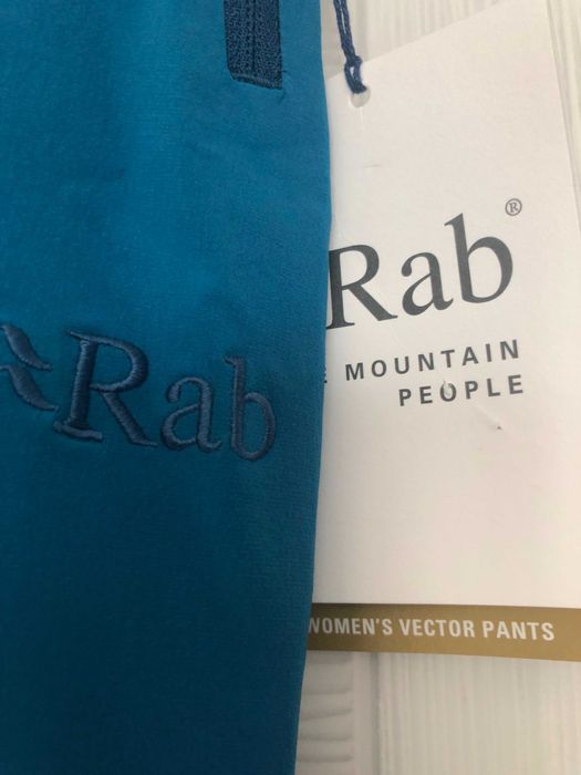 Pantaloni sport pentru munte, noi