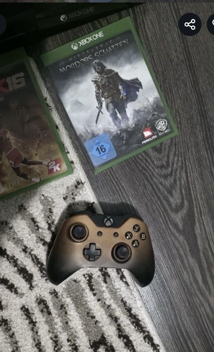 Vand Xbox One 1Tb cu 2 jocuri si un controller
