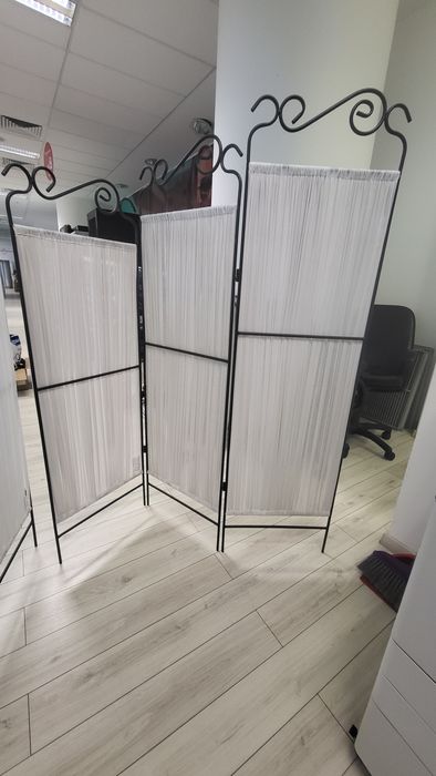 Vând paravan decorativ.