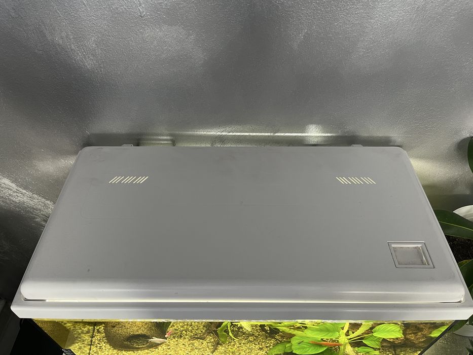 Acvariu pesti  54 l echipat