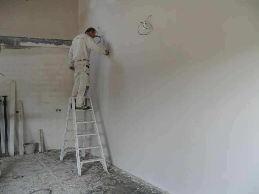 Полагане на Машинна мазилка - Гипсова и Вароциментова