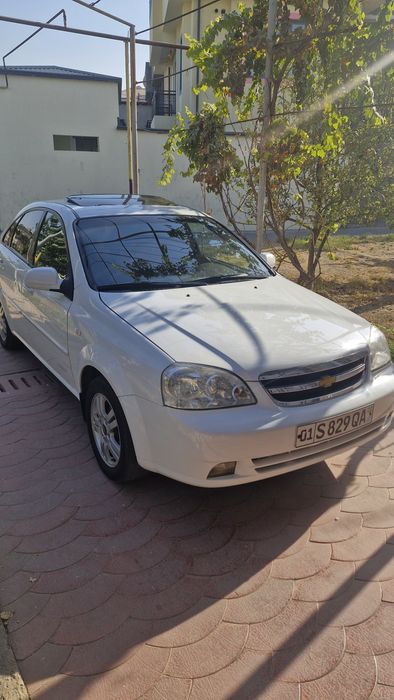 Lasetti 1.6 sotiladi