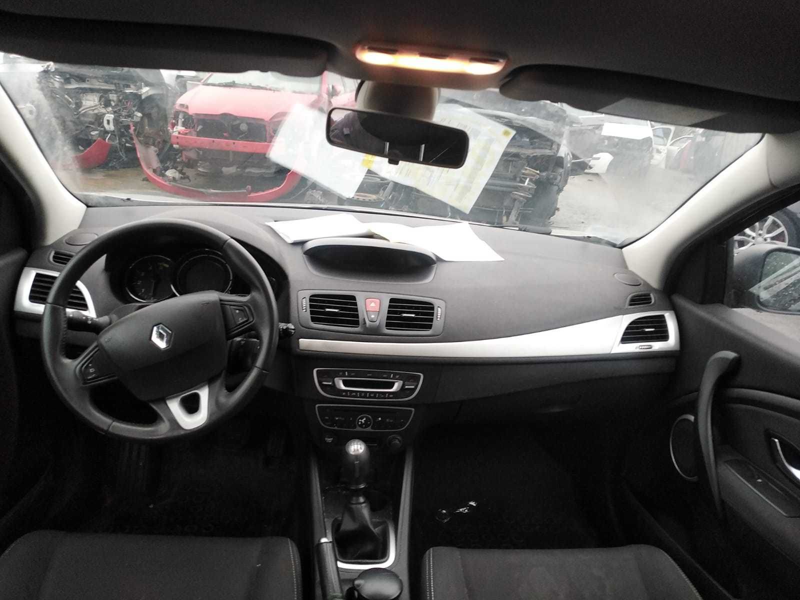 Dezmembram Renault Megane 3, an 2009, motor 1.5 DCI, euro 6