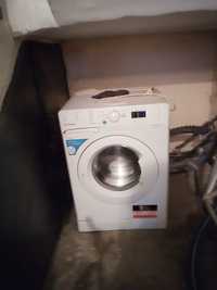 Mașina de spălat Indesit 350RON