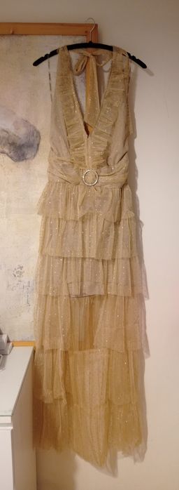 Оциална бежова рокля