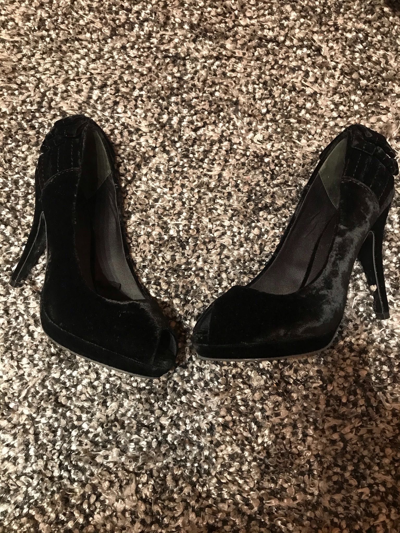 Pantofi eleganti Zara din catifea masura 38