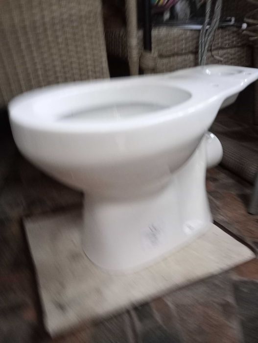 Vând vas wc nefolosit