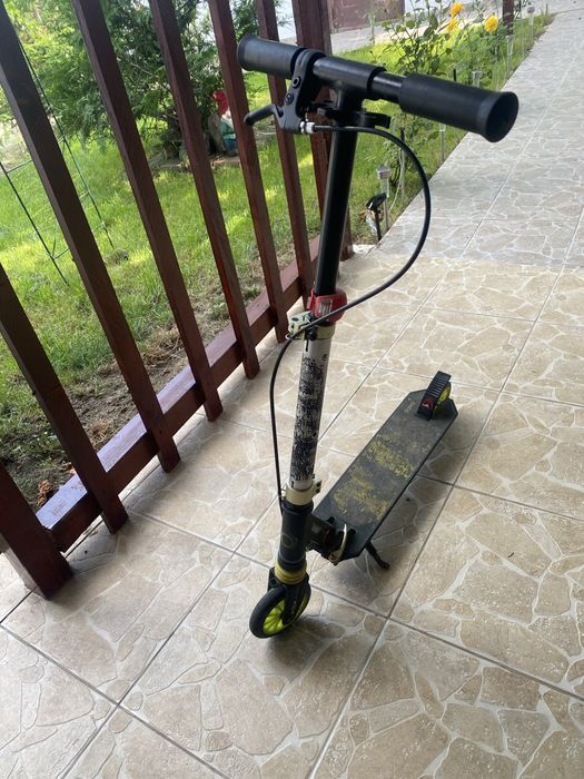 Vand trotineta la super pret