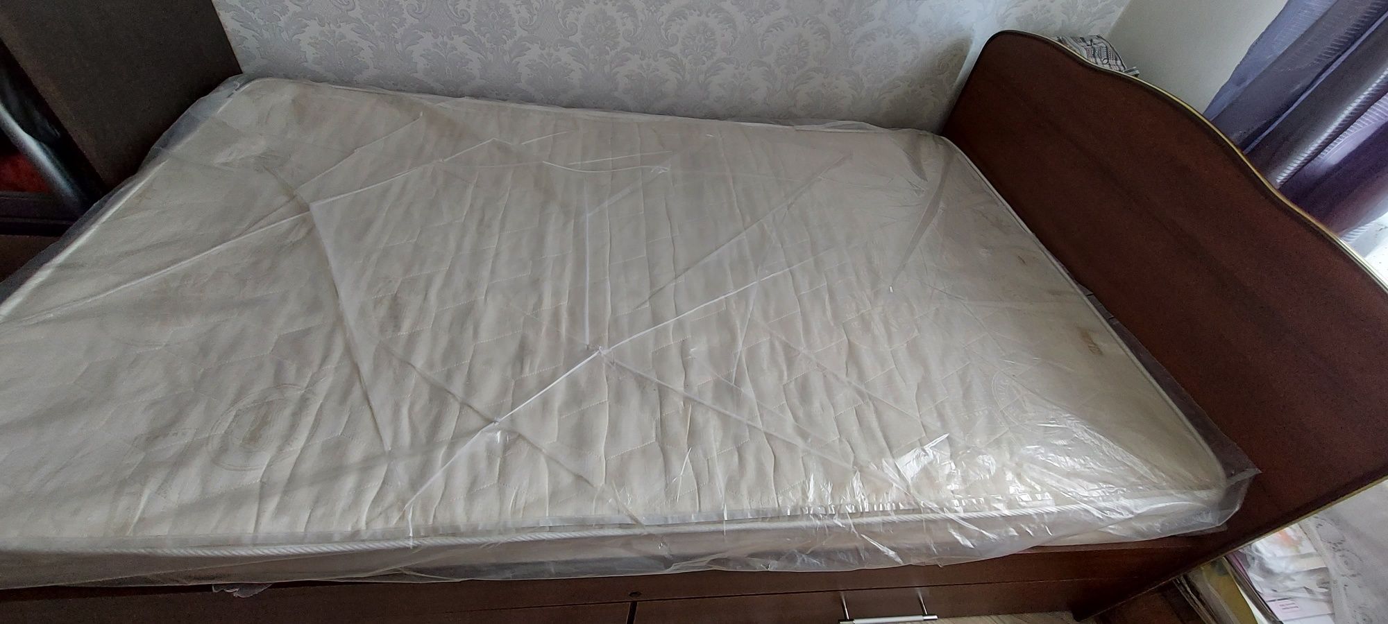 Продам 2сп кровать, 2 комн квартиру, 2/5 район флагмана, 2 спальную кр