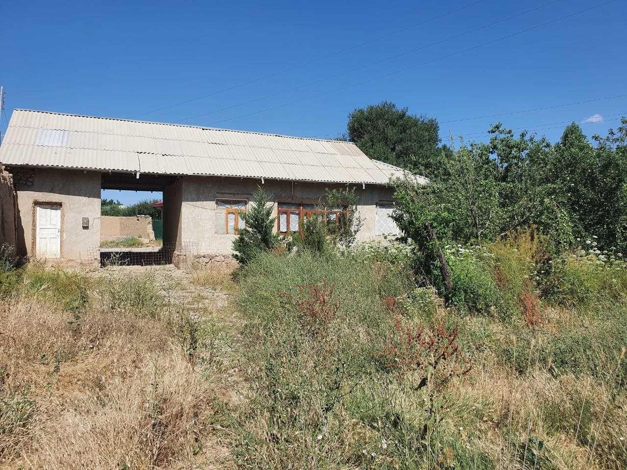 18 sotoxli hovli sotiladi