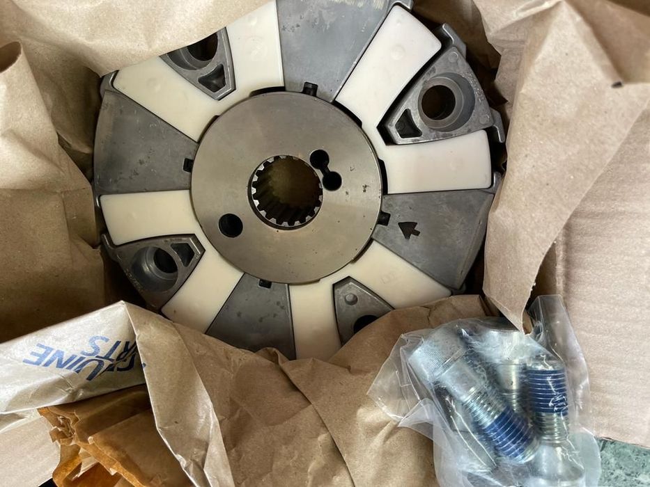 Cuplaj intre pompa hidraulica si motor ptr.Hyundai R-290LC-9