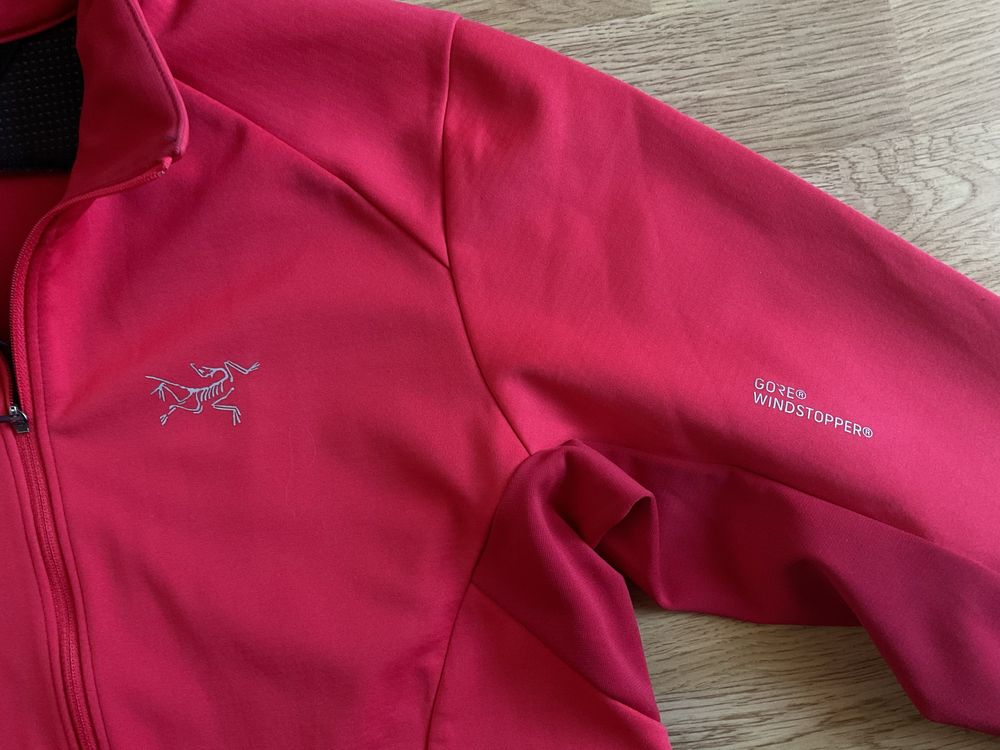 Jacheta Arcteryx Gore Windstopper ca noua